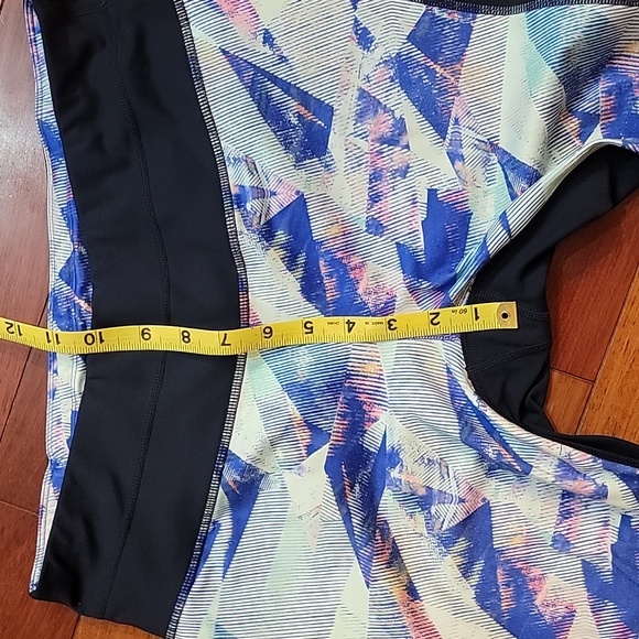 Athleta Luminous Powder Peak Tight Medium - Picture 5 of 11